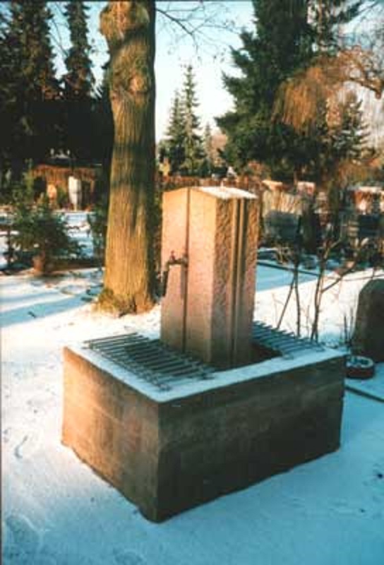 Brunnen auf dem Friedhof Hockenheim (1994)